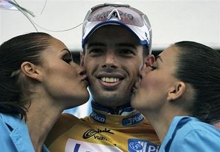 Kisses for the man in yellow Alessandro Ballan (Lampre).