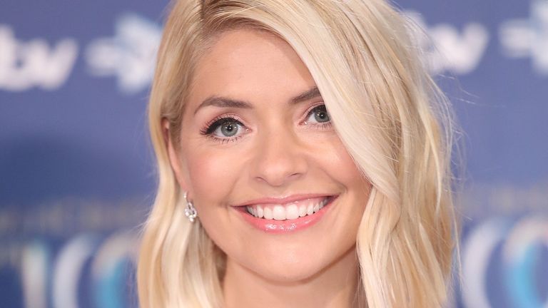 Holly Willoughby Shares Beautiful Christmas Decorations On Instagram Woman And Home 0808