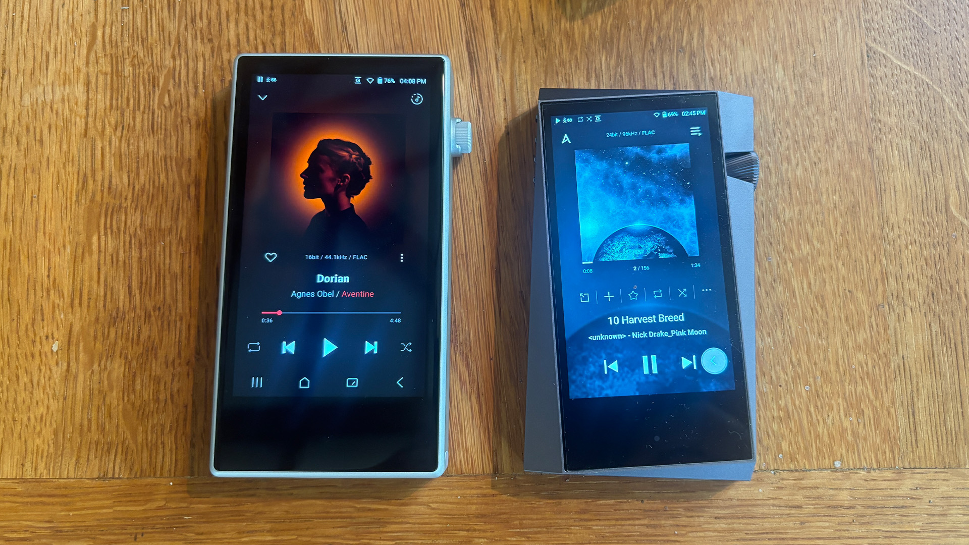 Astell &amp;amp; Kern PD5 and Astell &amp;amp; Kern SR35 portable music players placed side by side on a desk
