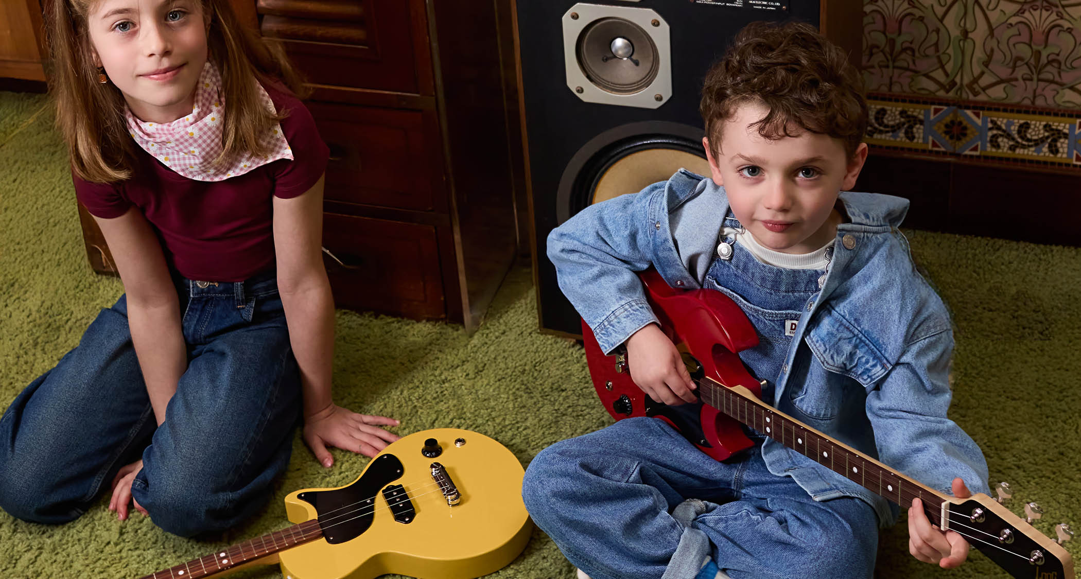Loog Guitars x Gibson: these child-friendly 3-strings reimagine the Les Paul and SG for young beginners.