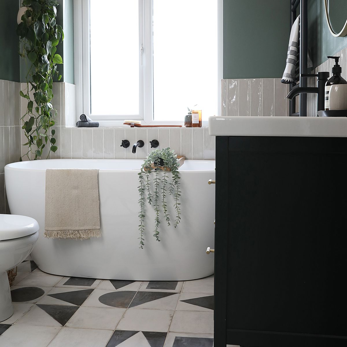 5 small black and white bathroom ideas for a classic scheme | Ideal Home