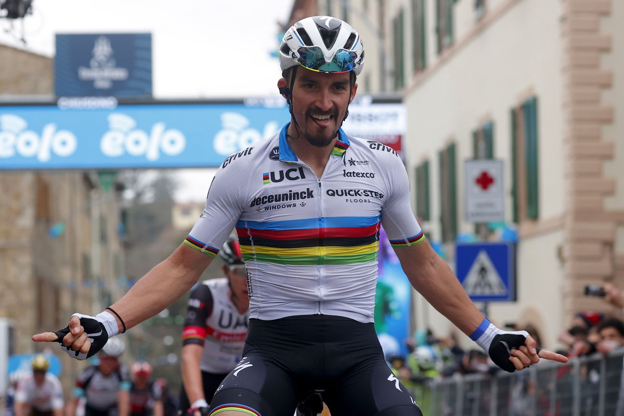Julian Alaphillippe (Deceuninck-QuickStep) wins in the rainbow jersey