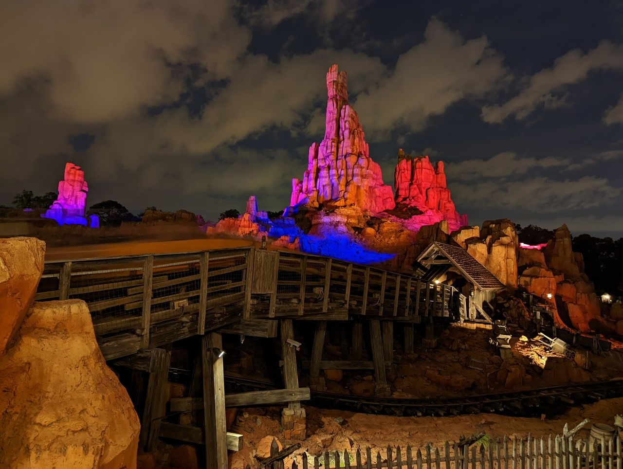 Pixel 6 Camera Samples Night Sight on Big Thunder Mountain