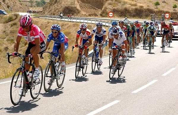 Daniele Nardello (T-Mobile) tows the big break away from the peloton
