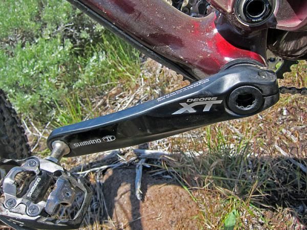 The non-driveside crankarm uses Shimano's familiar Hollowtech II assembly procedure.