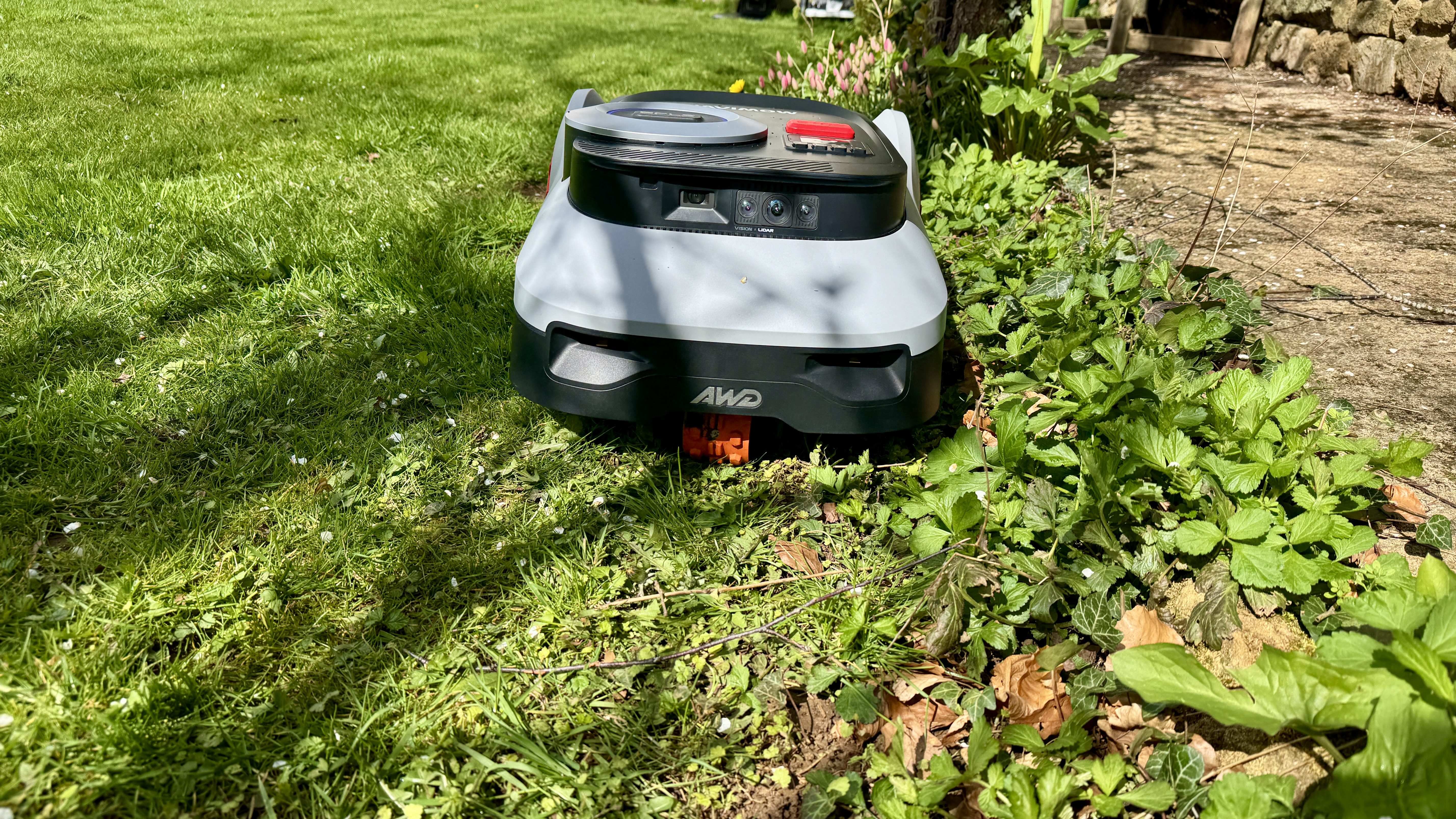Segway Navimow i210E LiDAR Pro on edge of lawn