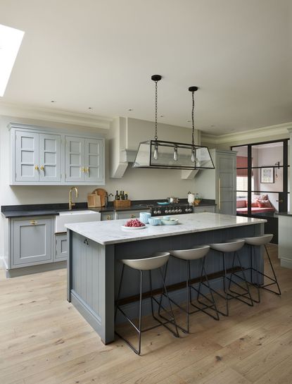 15 kitchen lighting trends that will shine bright in 2023 | Homes & Gardens
