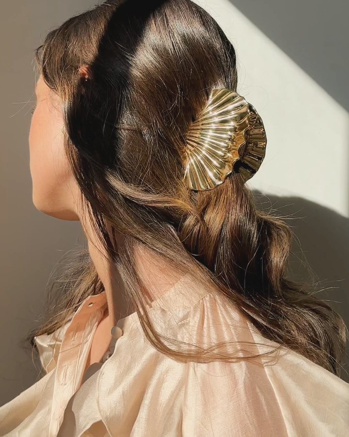Half up half down hairstyle on long hair with seashell hair clip