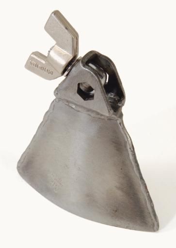 The clave bell brings cutting, ringing overtones.