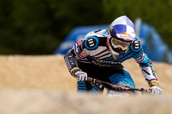 Gee Atherton (Commencal) races to a win in Fort William.