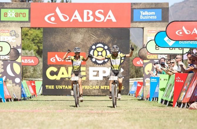 Ariane Kleinhans (L) and Erik Kleinhans (R) win the mixed category stage