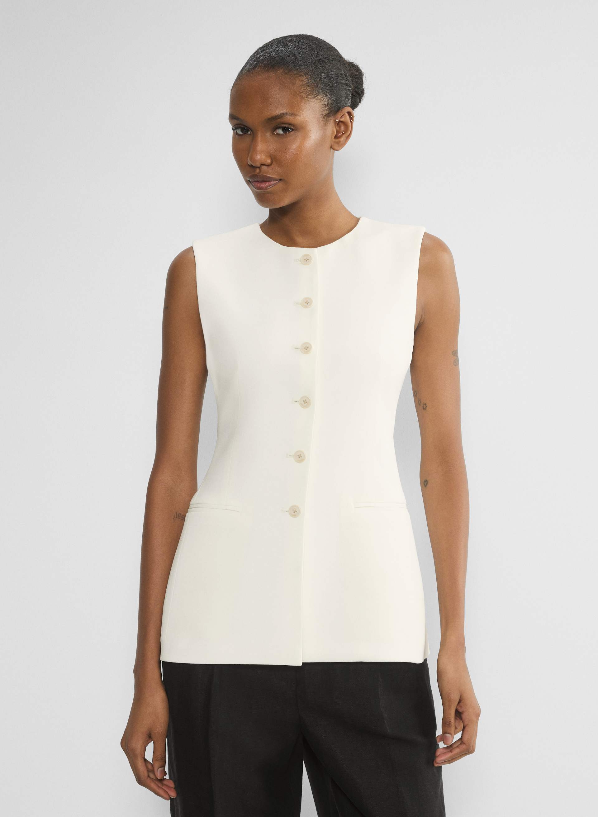 Babaton, Juris Vest
