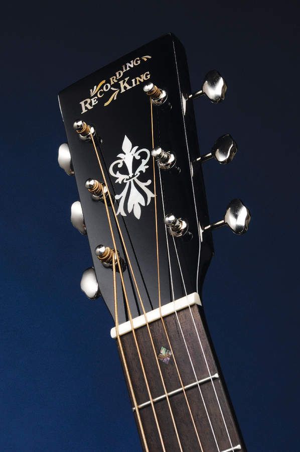 The headstock is finished off with vintage-style butterbean-button tuners.