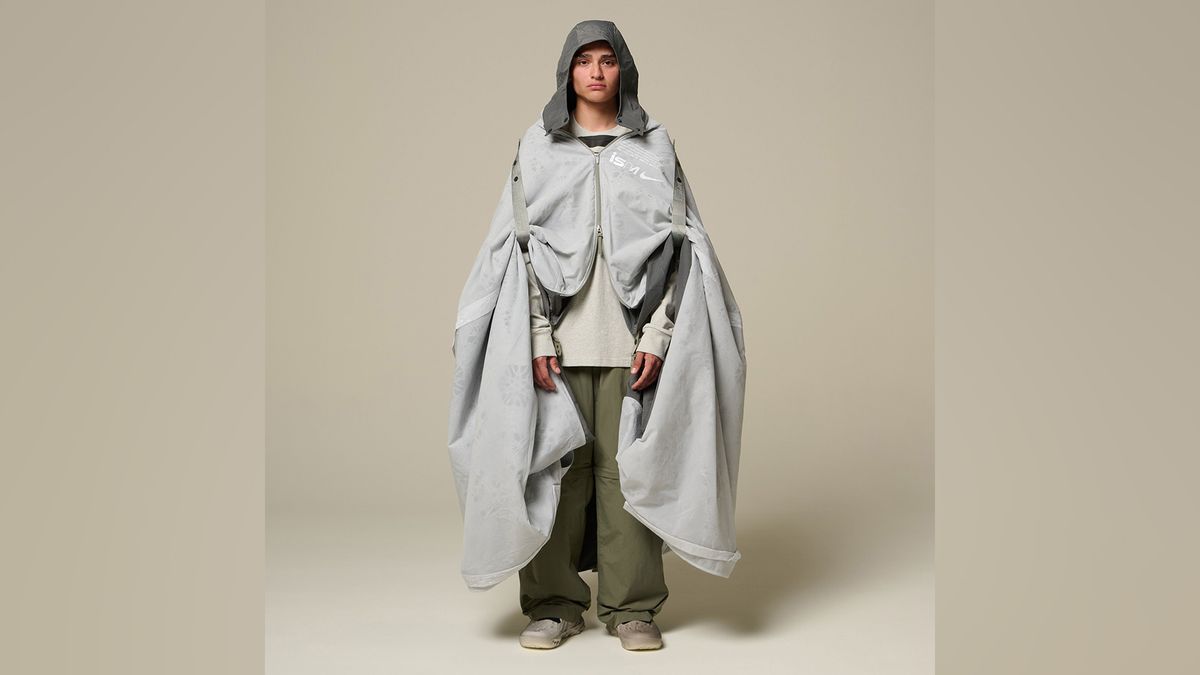 Nike ISPA poncho