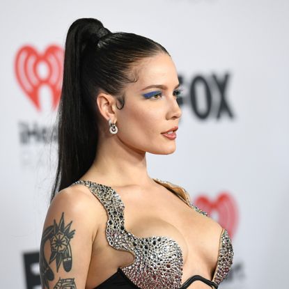 halsey with black hair