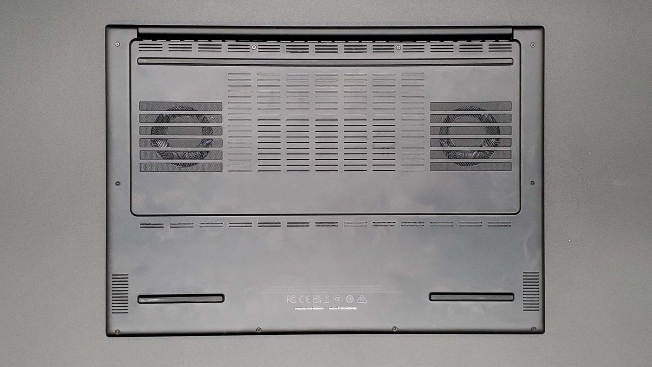 Razer Blade 16 (2025) gaming laptop with RTX 5090 inside