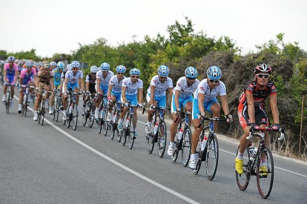 The Spanish teams control the pace on stage 7.