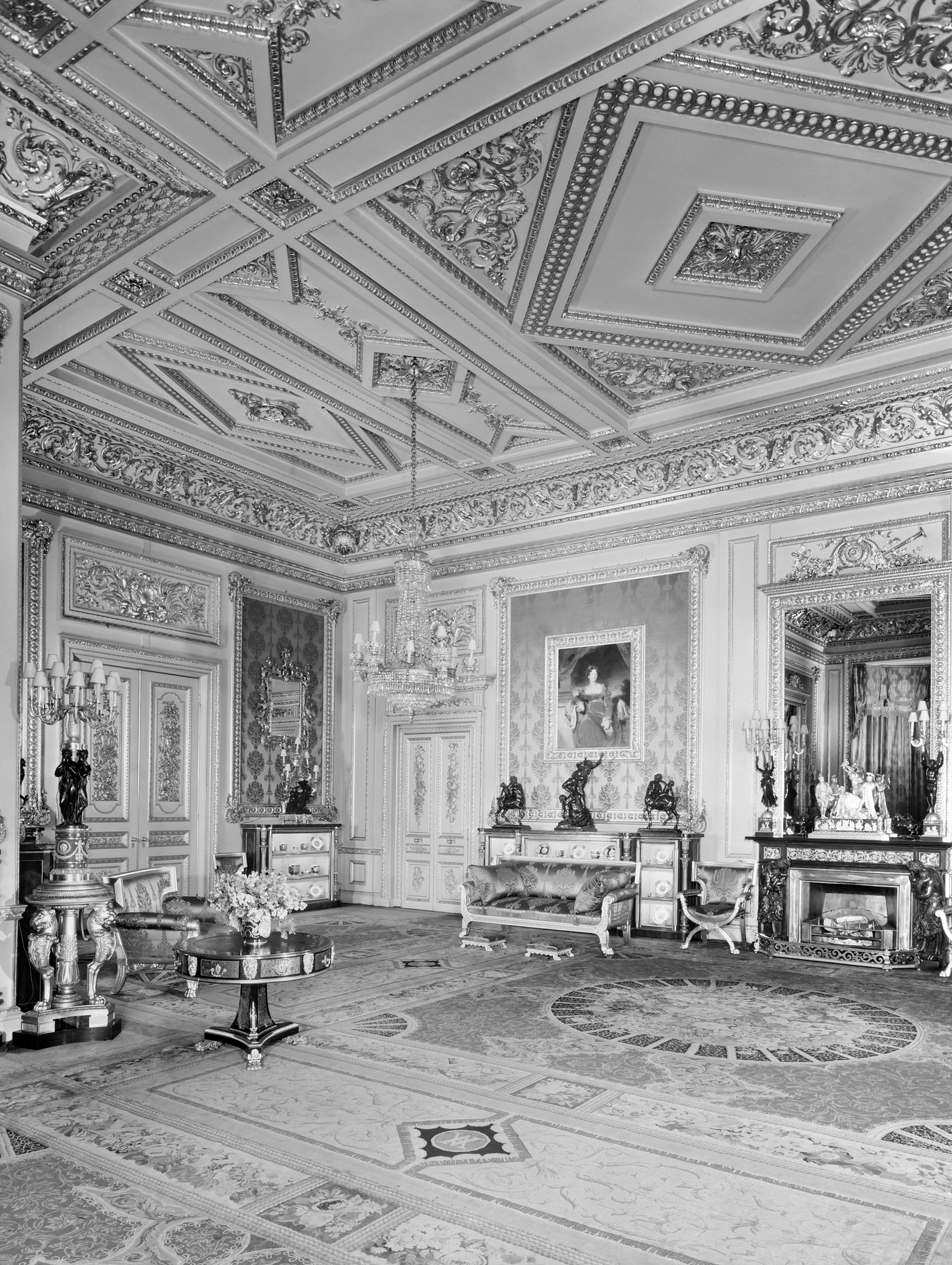 Room in Windsor Castle with ornate furniture and circle detail rug