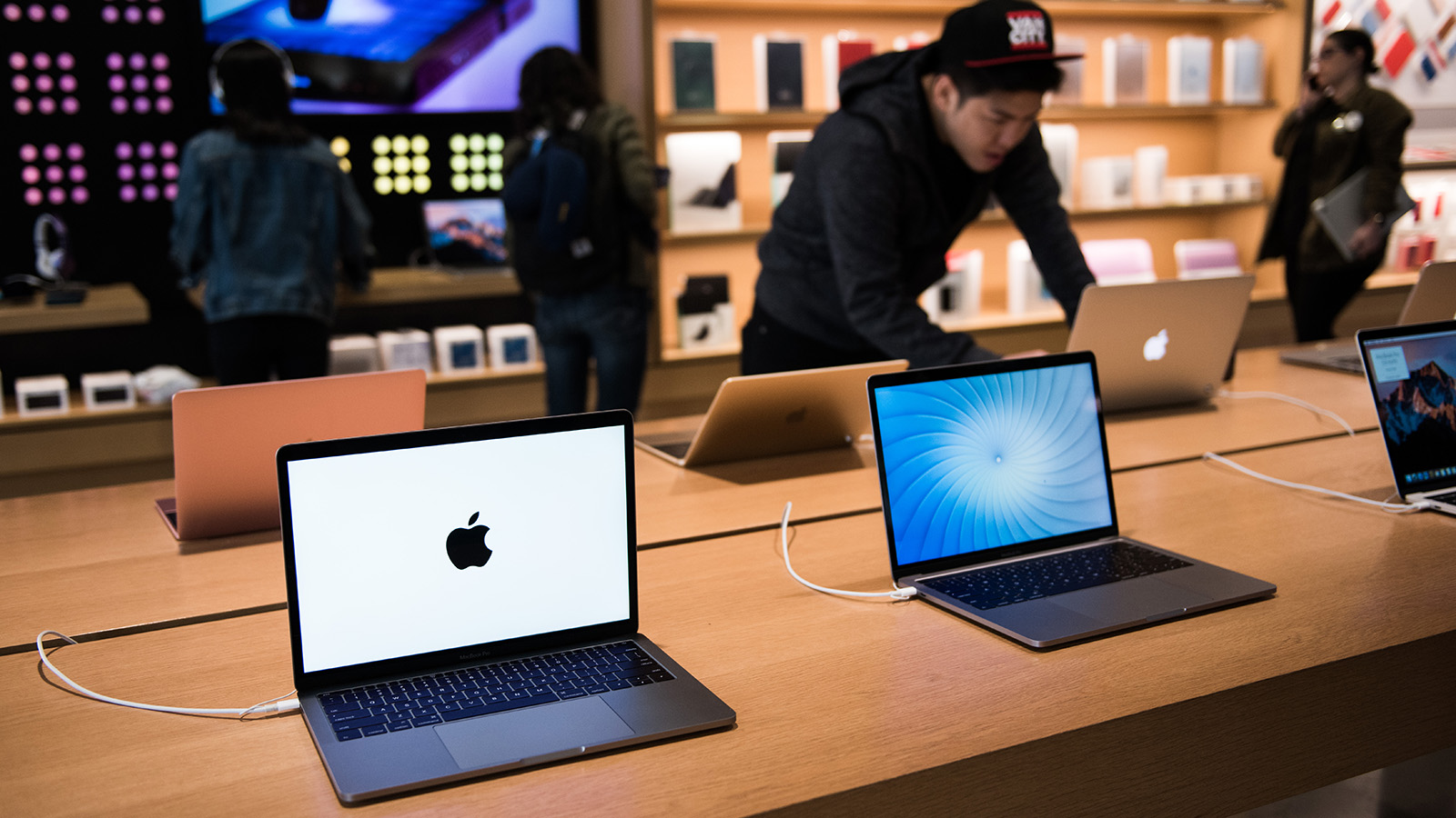 MacBook Pro laptop computers sit on display at the company's Williamsburg store in Brooklyn, NY