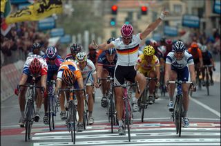 Oscar Freire pips Erik Zabel on the line, despite Zabel's premature celebration