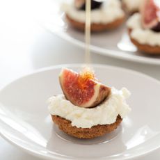 Ricotta tartlet with fig and honey