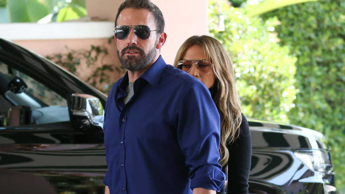 Jennifer Lopez et Ben Affleck "parlent, mais c'est limité" après la demande de divorce, selon une source