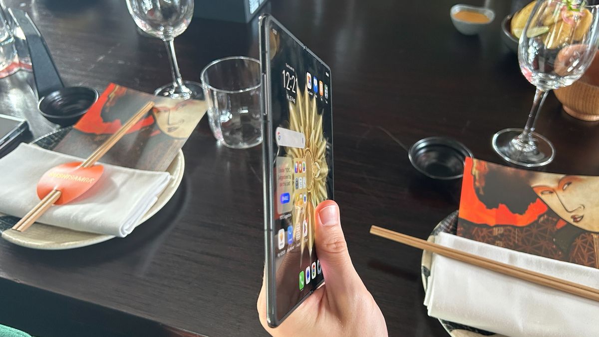 Honor Magic V2 thickness