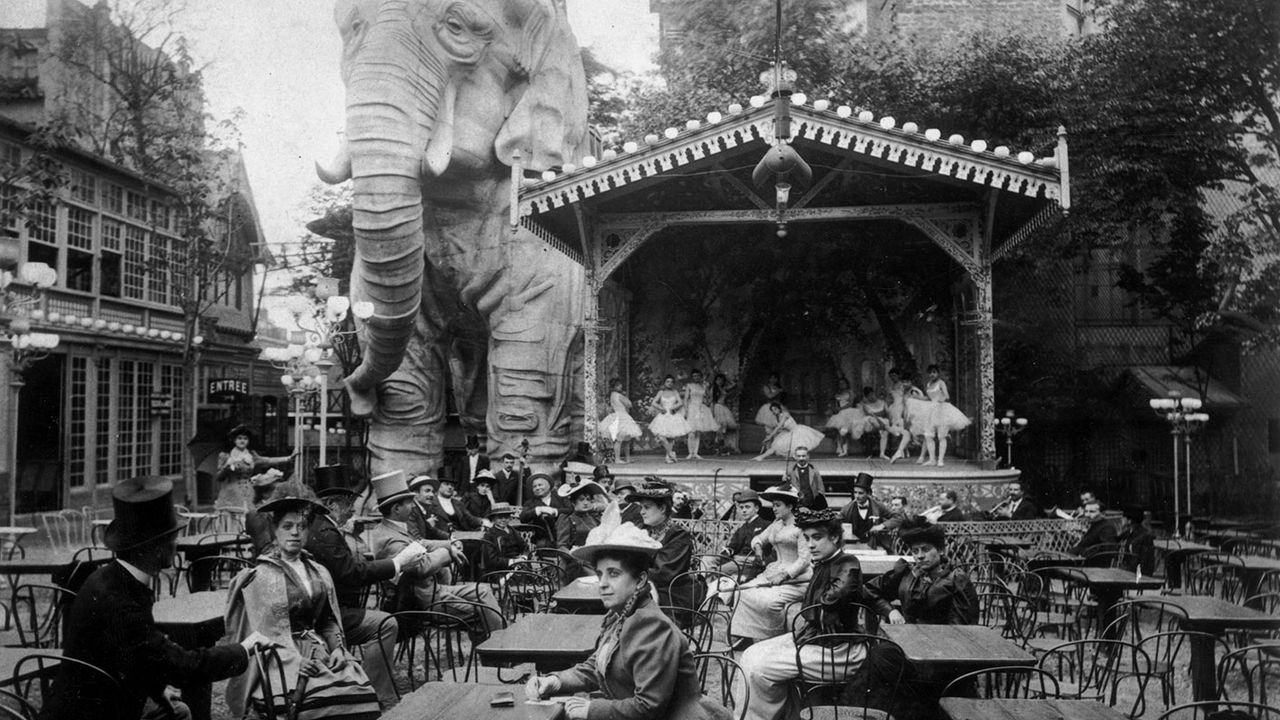 The garden of the Moulin Rouge © Hulton Archive/Getty Images