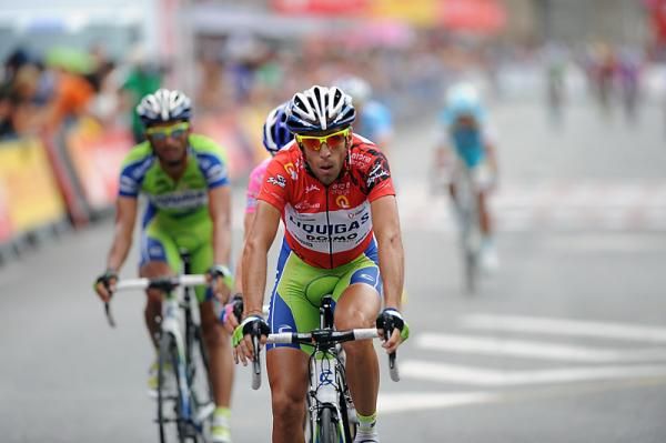 Vincenzo Nibali (Liquigas - Doimo) defended his leader's jersey and put time into his closest rival Ezequiel Mosquera.