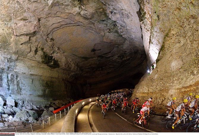 The peloton heads through the mountain on stage 16