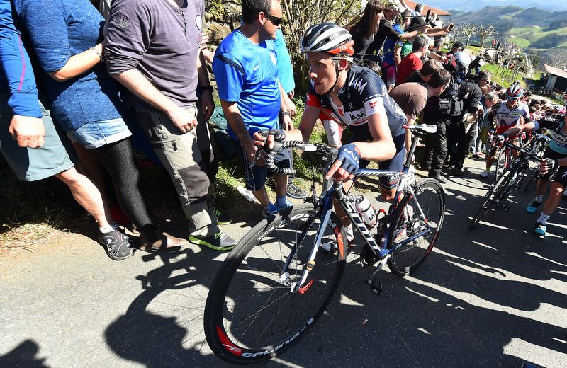 J&eacute;r&ocirc;me Coppel (IAM Cycling) walking the climb