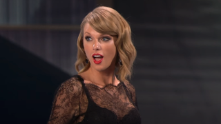 Taylor Swift singing Style at the 2014 Victoria Secret Fashion Show
