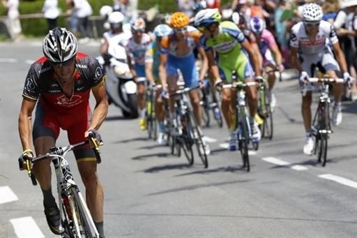 Lance Armstrong causes a stir when he attacks on the Col de Peyresourde