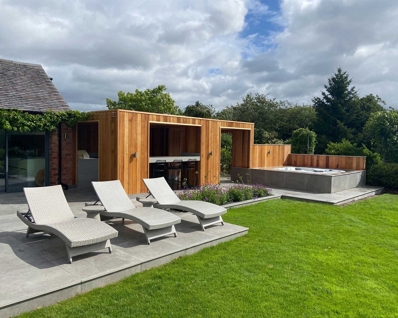 Hot tub bar ideas 11 ontrend looks Gardeningetc