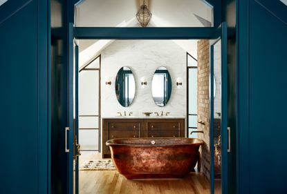 A bathroom with a bathtub in patina