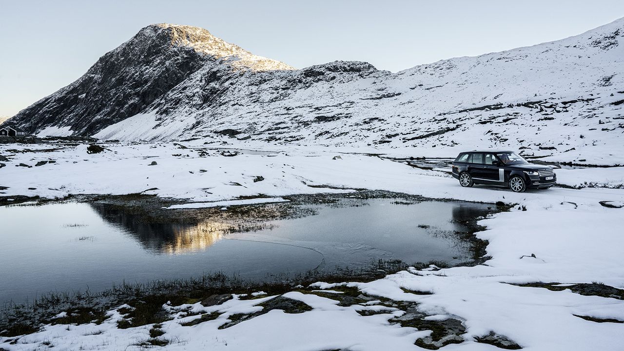 NORWAY. 2016. Mountain driving on the plateau above Geiranger.Photographed on assignment for Land Rover.