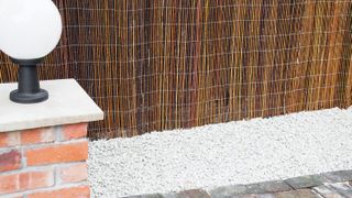 natural willow screening with white gravel