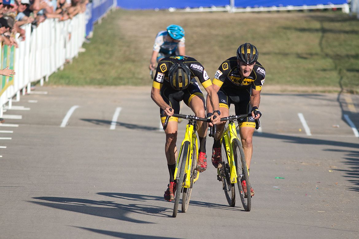 Corne Van Kessel and Daan Soete (Telenet Fidea Lions) sprint for the minor places