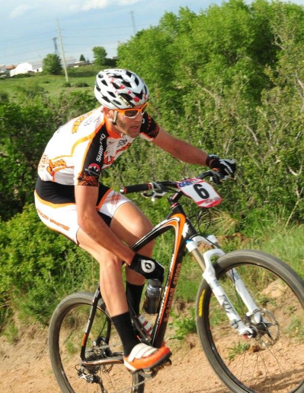 Geoff Kabush (Team Maxxis - Rocky Mountain) tries to catch the leaders.
