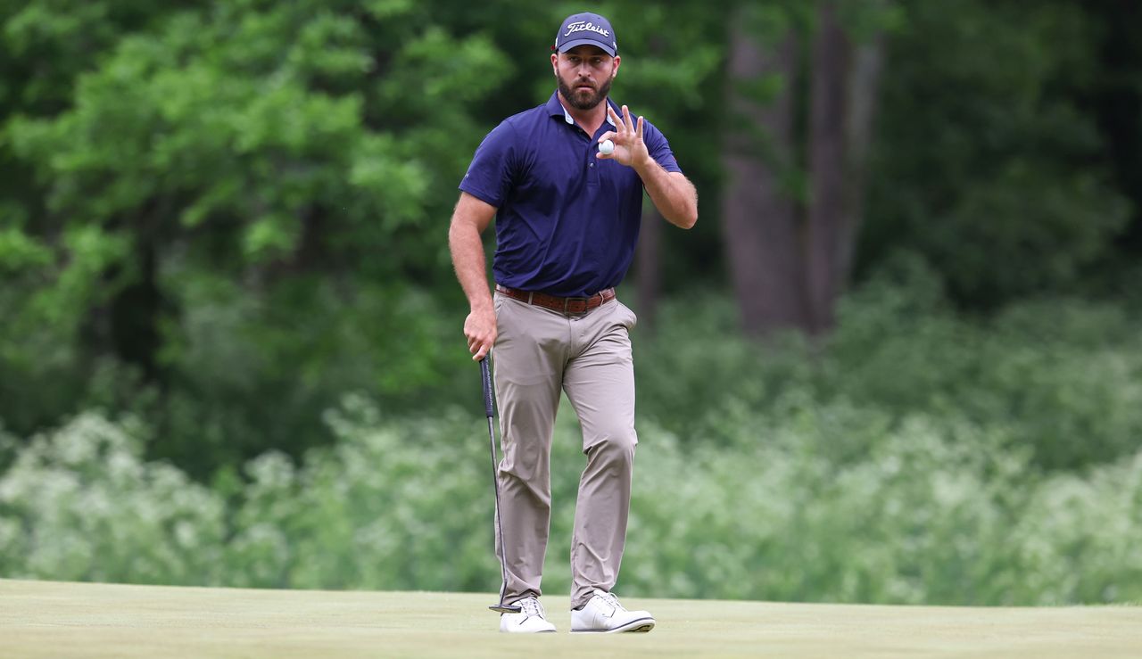 Braden Shattuck waves to the crowd after holing a putt