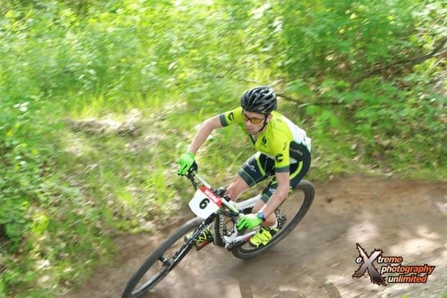 Corey Stelljes (5 Nines/Motorless Motion) chases Brian Matter down