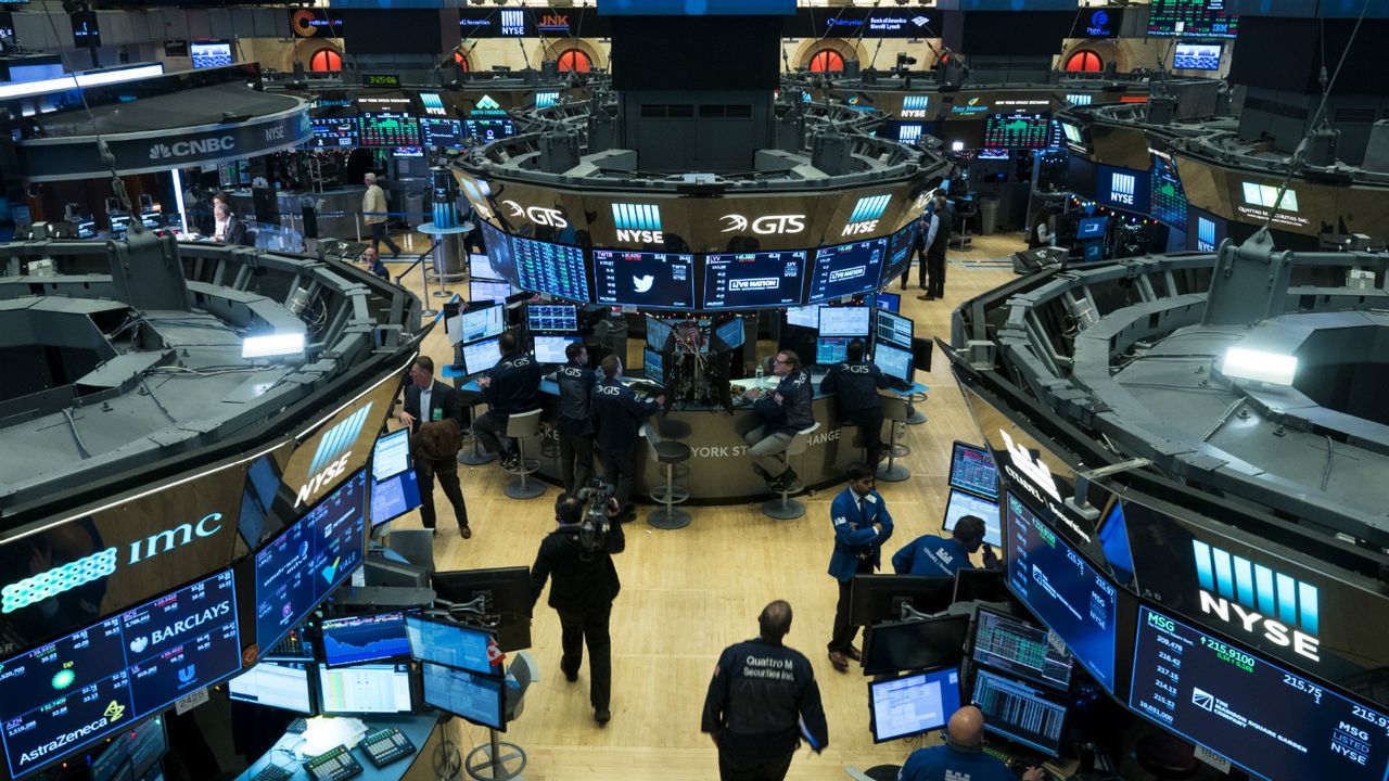 Traders on the floor of the New York Stock Exchange (NYSE) 