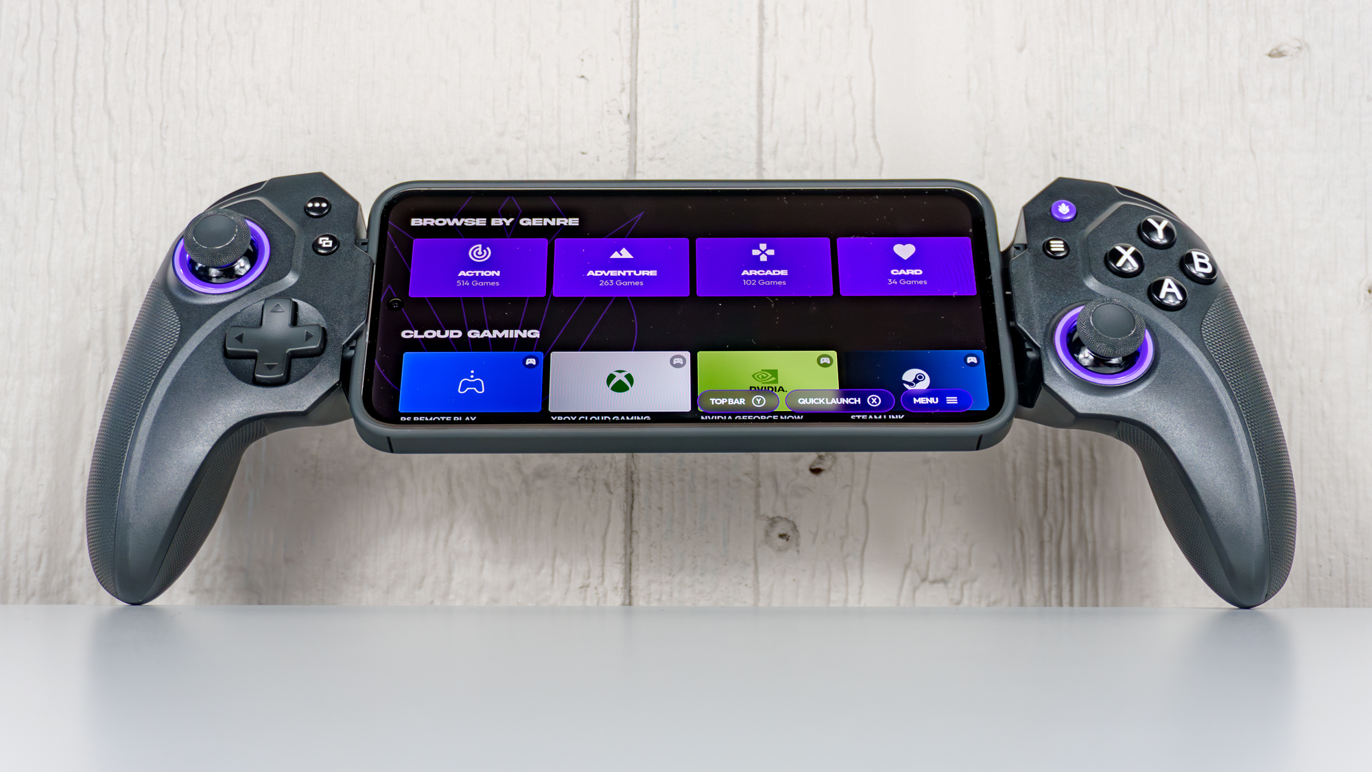 The Elo Vagabond mobile game controller with a phone inside running the Elo Unleashed app