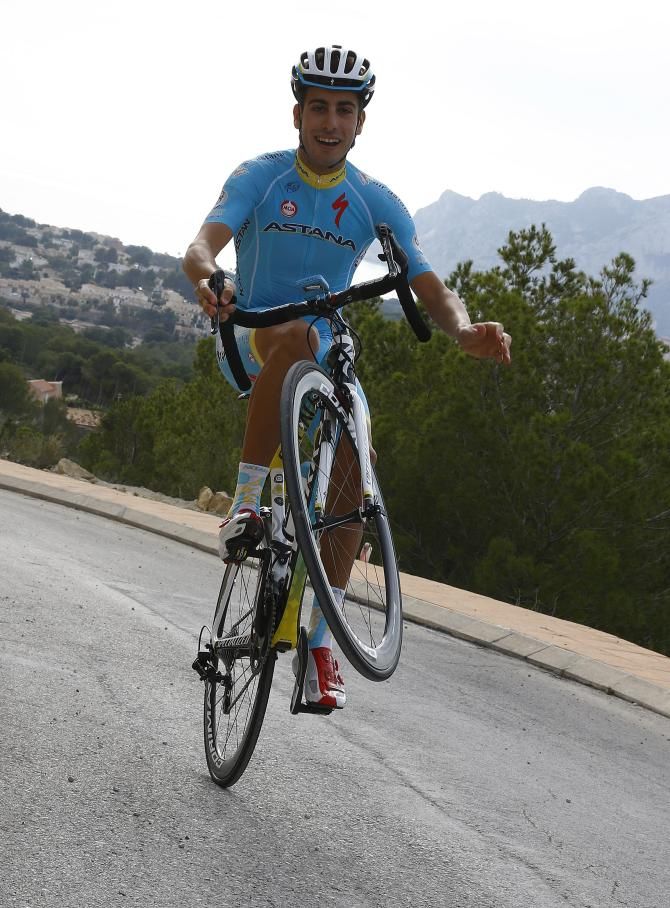 Fabio Aru (Astana) can pull a wheelie just as good as Peter Sagan