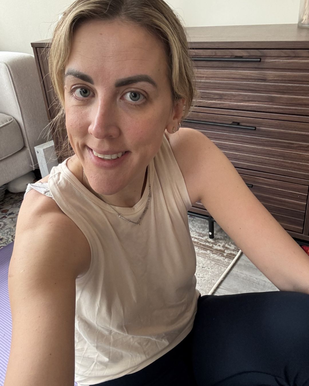 Rebecca doing the Pilates criss cross Pilates move