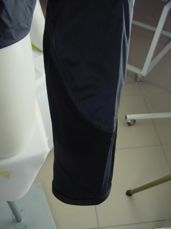 Stretch fleece-lined cuffs are included to slide more easily over gloves and to help keep that area warm.
