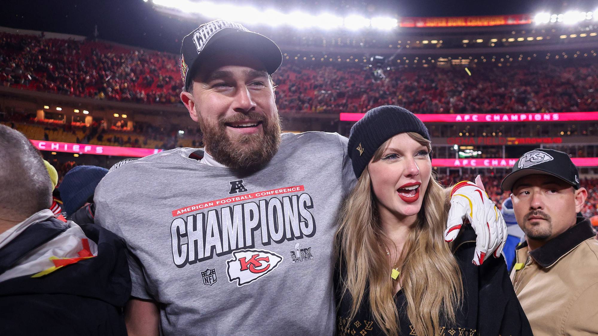 Taylor Swift and Travis Kelce celebrating at the end of the 2025 Super Bowl