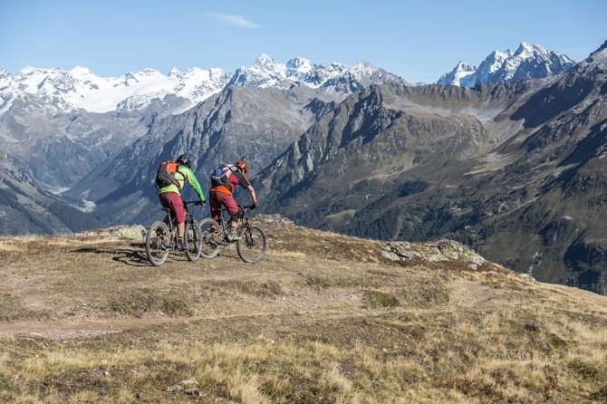 Thomas Frischknecht and Thomas Giger riding