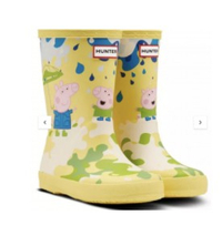 Hunter Kids First Classic Peppa Pig Wellington Boots – Now £35 Was £50 | Very
Available in sizes 4-13 Younger and 1-2 Older, featuring a Hunter x Peppa Pig exclusive print. Perfect for puddle splashing, the boots are handcrafted from natural rubber with a flat sole and rounded toe with soft cotton lining for complete comfort.