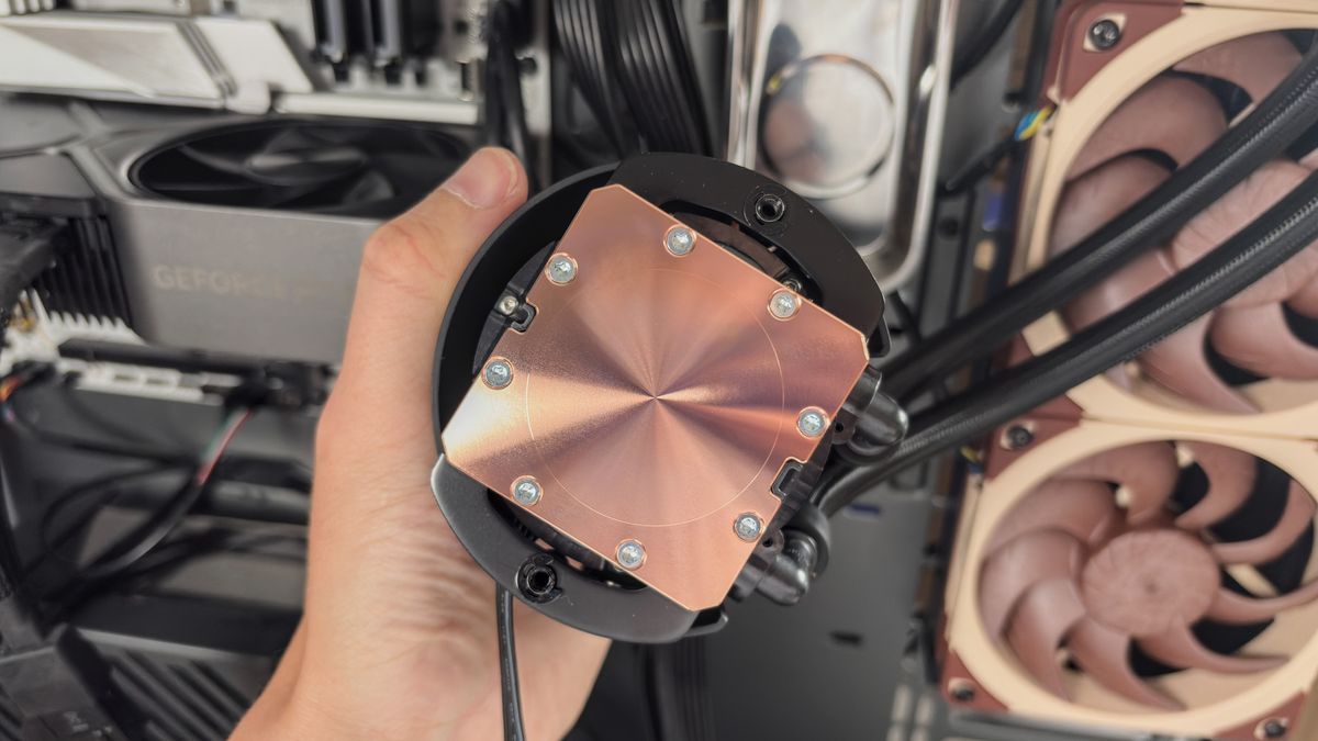 A Noctua NL-LC1 liquid cooler being installed on a test bench for testing.